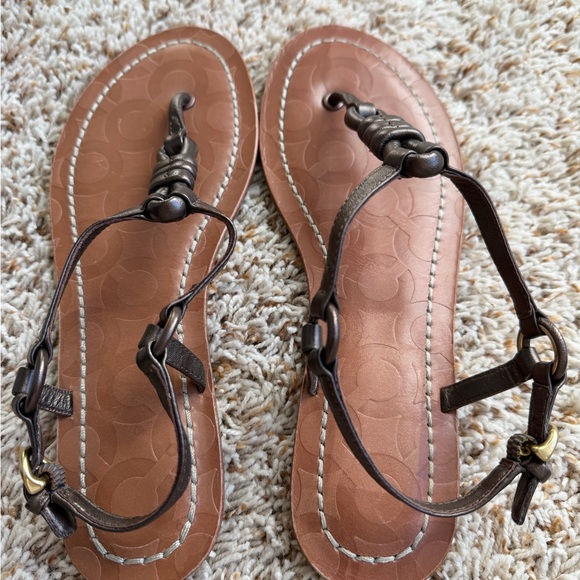 Coach Sandals Size 38 EU: ElegantLeather Design. - Picture 2 of 7